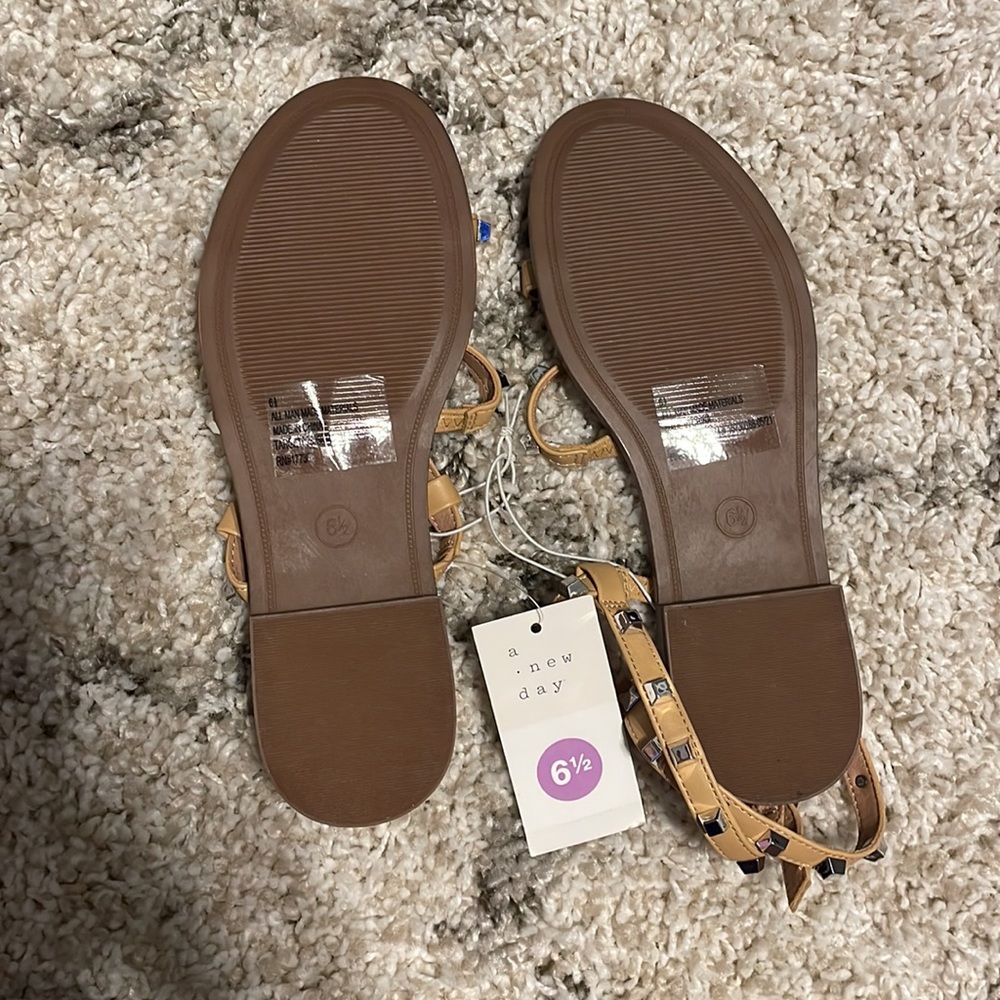 Sandals - Picture 6 of 7